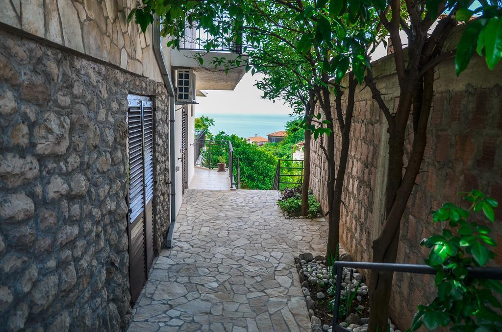 Apartments Cejovic Улцинь Екстер'єр фото