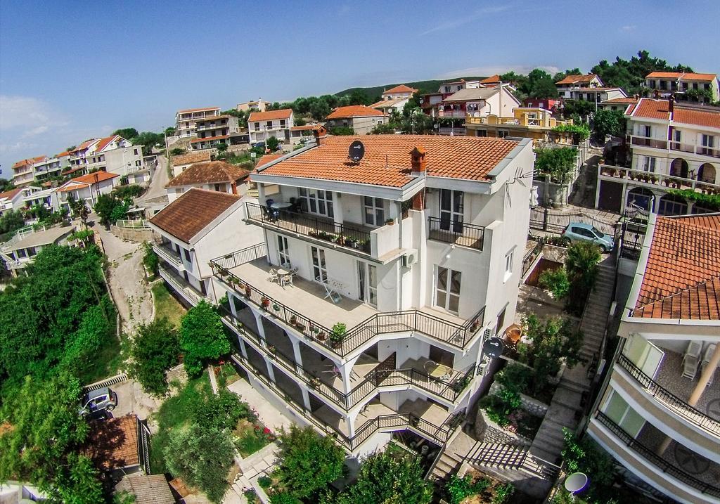 Apartments Cejovic Улцинь Екстер'єр фото