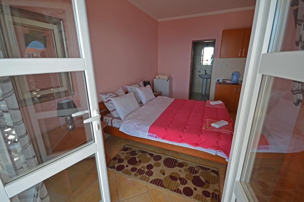 Apartments Cejovic Улцинь Екстер'єр фото