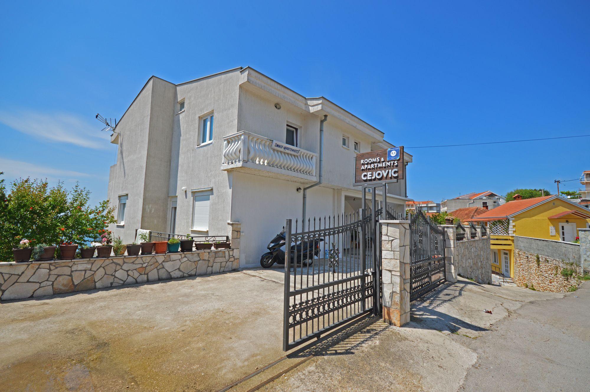 Apartments Cejovic Улцинь Екстер'єр фото